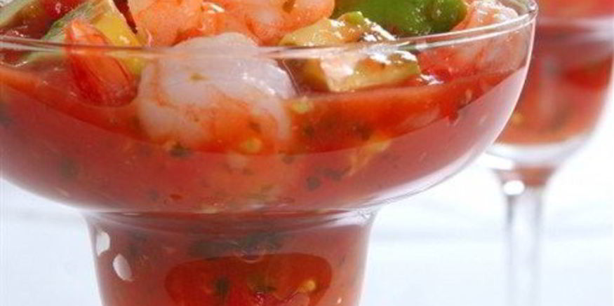 Рецепт томатного коктейля с крабами и креветками