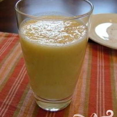 Витаминный напиток из апельсина и миндаля