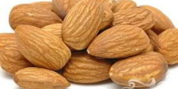 витаминный напиток из апельсина и миндаля