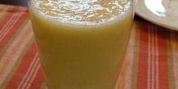 витаминный напиток из апельсина и миндаля