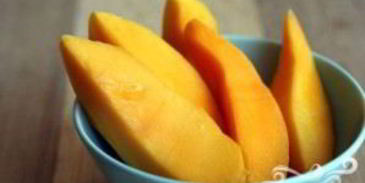 витаминный напиток из свеклы, манго и помидор