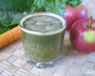 Зеленый коктейль с морковью