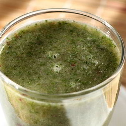 Зеленый коктейль с вишней