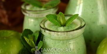 зеленый коктейль с яблоком и пекинской капустой