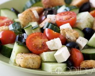 Греческий салат с сухариками