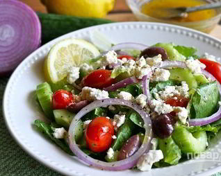 Салат Греческий с лимонно-чесночной заправкой
