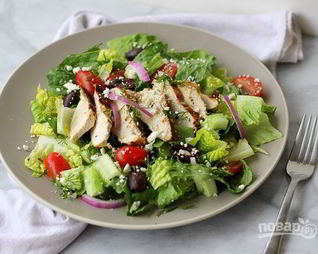 Салат Греческий с жареной курицей