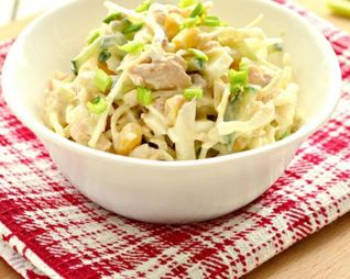 Капустный салат с горбушей