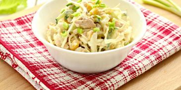 капустный салат с горбушей