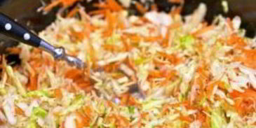 капустный салат с морковью