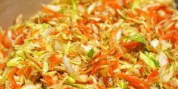 капустный салат с морковью