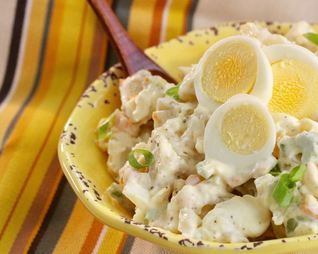 Американский салат из картофеля и яиц