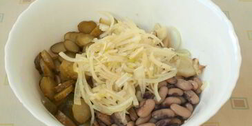 картофельный салат с фасолью и шампиньонами