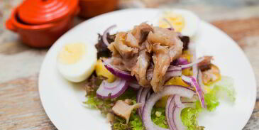 картофельный салат с копченой рыбой