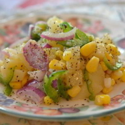 Картофельный салат с кукурузой и халапеньо