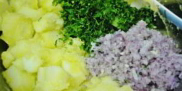 картофельный салат с луком