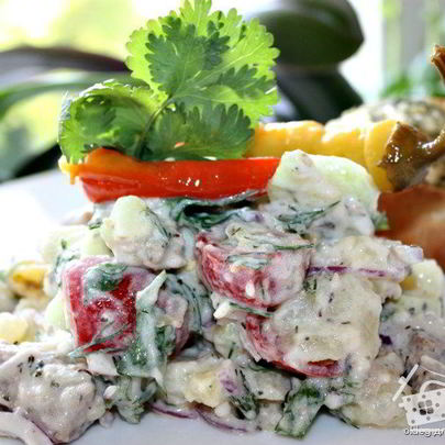 Картофельный салат с мясом гирос и дзадзики