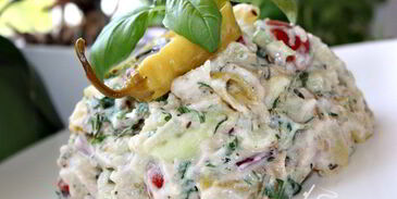 картофельный салат с мясом гирос и дзадзики