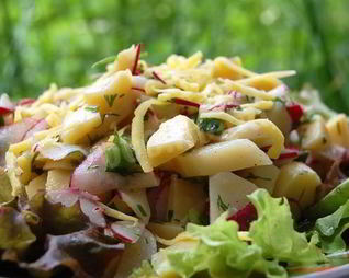 Картофельный салат с редиской и зеленью