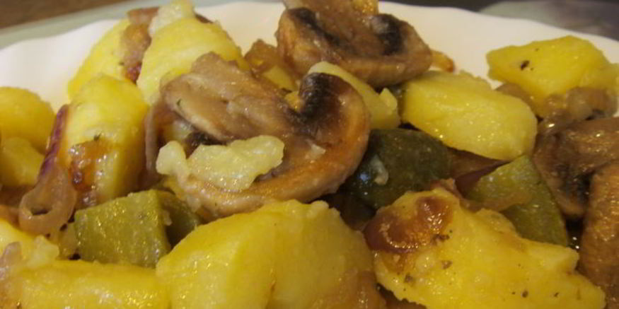 Рецепт картофельного салата с солеными огурцами и грибами