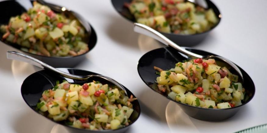 Рецепт картофельного салата с жареным беконом