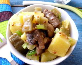 Картофельный салат с жареными шампиньонами