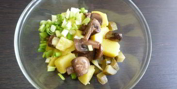 картофельный салат с жареными шампиньонами