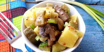 картофельный салат с жареными шампиньонами