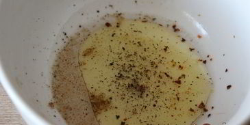 постный картофельный салат с квашенной капустой и зеленым горошком