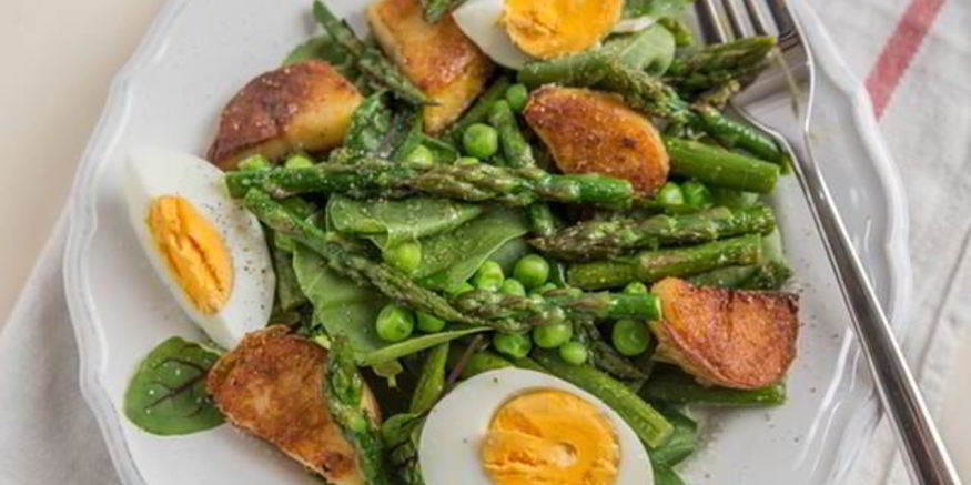 Рецепт салата из картофеля и спаржи с яйцом