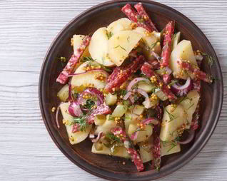 Салат из молодого картофеля с колбасой