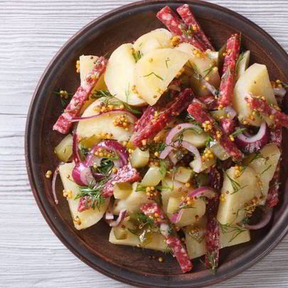 Салат из молодого картофеля с колбасой