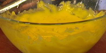 салат из молодого картофеля с перепелиными яйцами