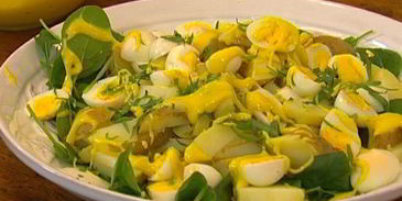 салат из молодого картофеля с перепелиными яйцами