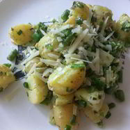 Рецепт Салата из молодого картофеля с песто, зеленой фасолью и кедровыми орешками