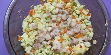 салат картофельный с сельдью