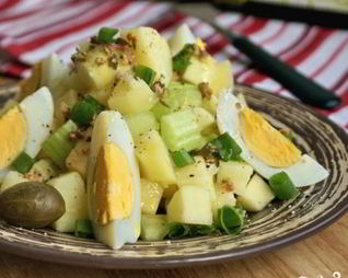 Салат картофельный с яблоками