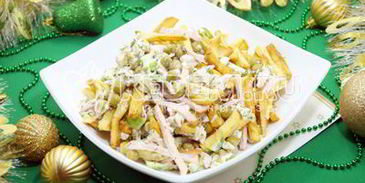 салат с картофелем фри новогодние мотивы