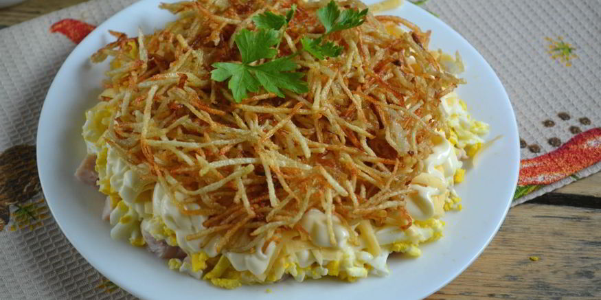 Рецепт салата с картофельной стружкой