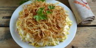 салат с картофельной стружкой