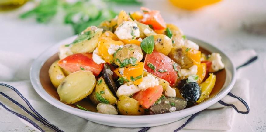 Рецепт средиземноморский картофельный салат с оливками и фетой