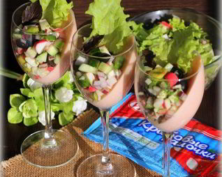 Крабовый салат на томатно-сливочной подушке