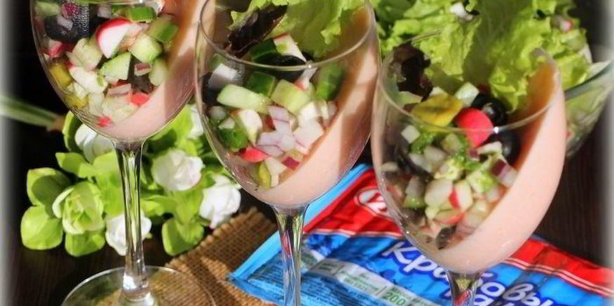 Рецепт крабового салата на томатно-сливочного подушке