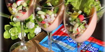 крабовый салат на томатно-сливочной подушке