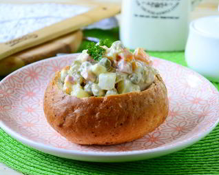 Булочки, фаршированные салатом Оливье