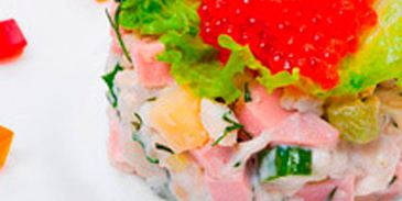 хитрый оливье с раковыми шейками и красной икрой