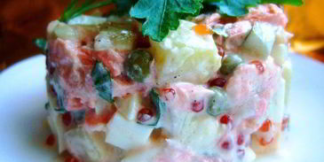 оливье с семгой и красной икрой