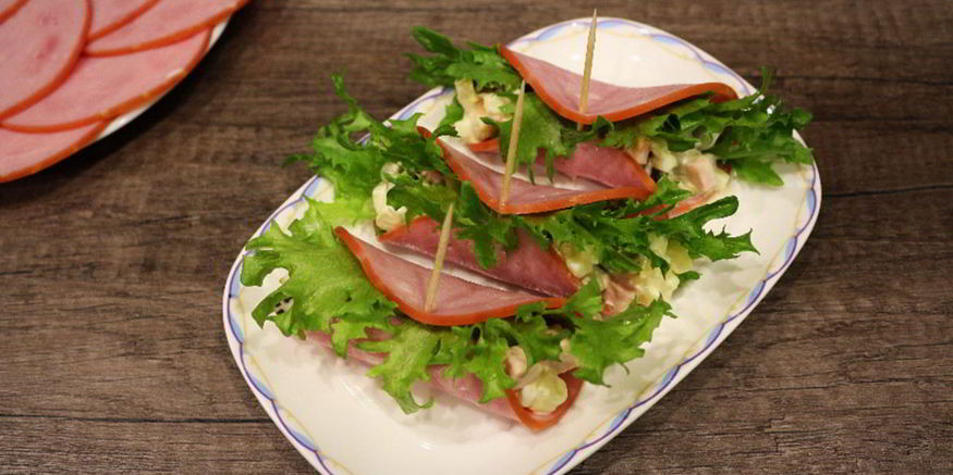 Рецепт оливье в ветчине