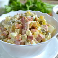 Рецепт Салата Оливье классический с колбасой