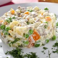 Рецепт Салата Оливье с говядиной и свежими огурцами